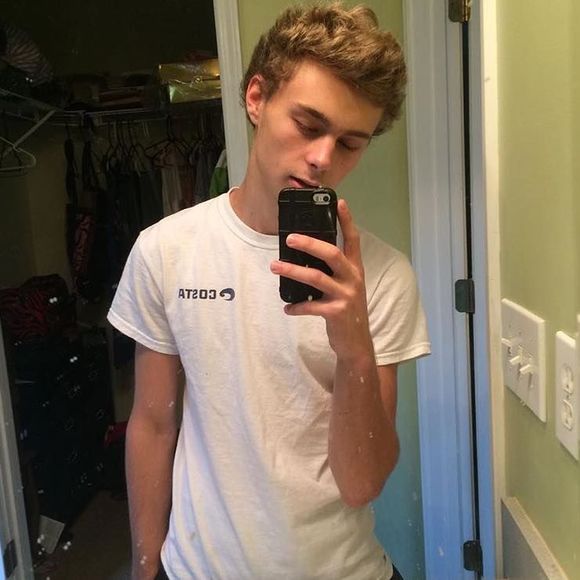 Meet your Posher, Hunter - Picture 1 of 1